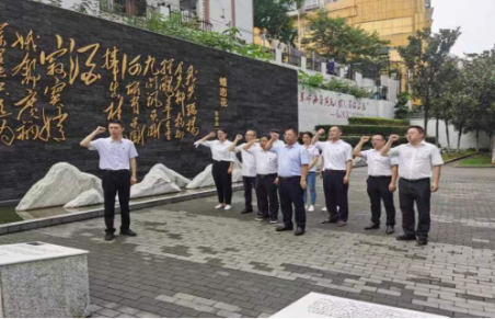 星空在线登录投资发展部党支部到识字里社区开展主题党日暨志愿服务活动